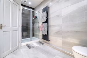 Master En-Suite- click for photo gallery